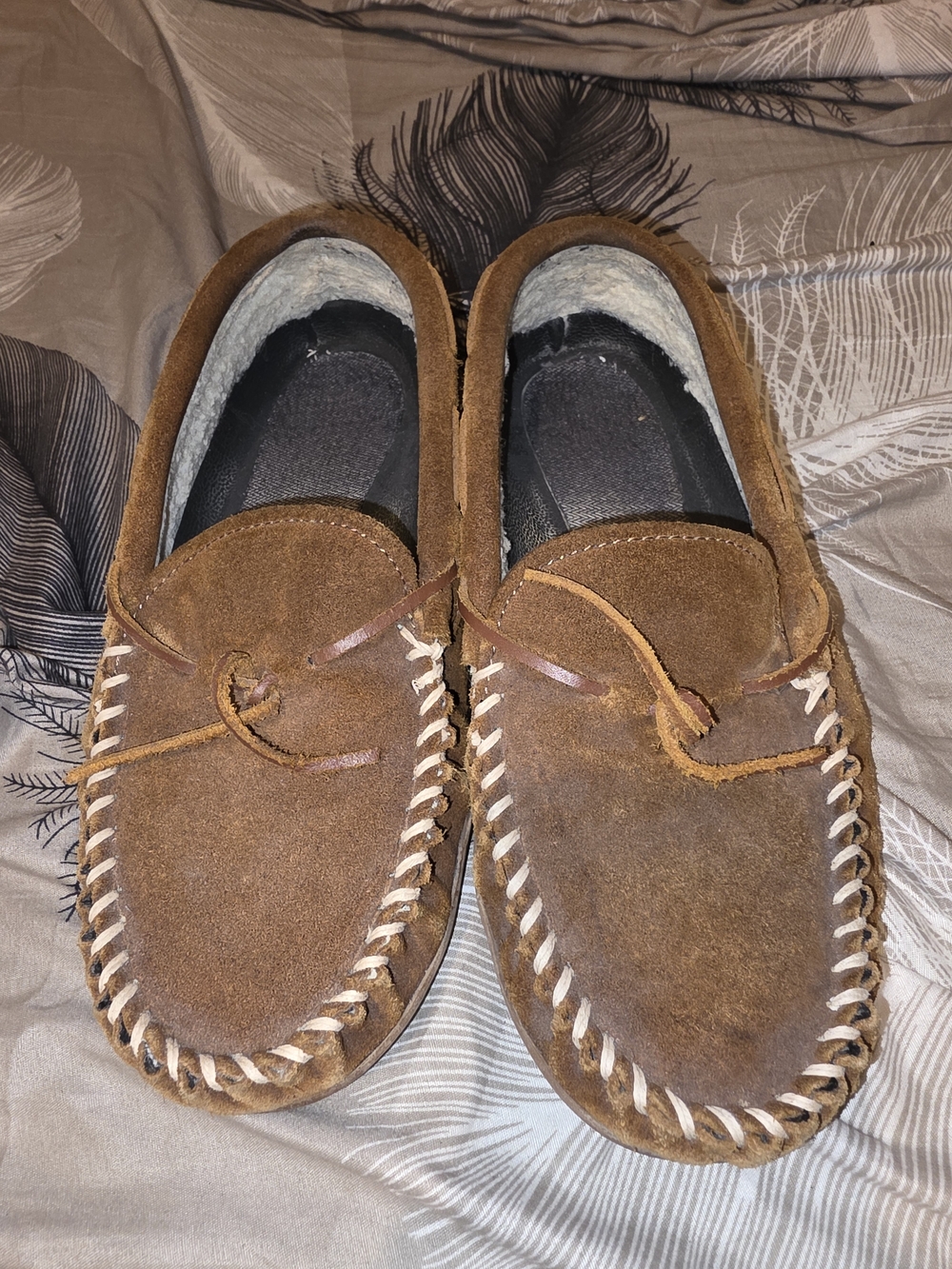 Minnetonka Men's Brown Suede Moccasin Slippers with Stitch Detail